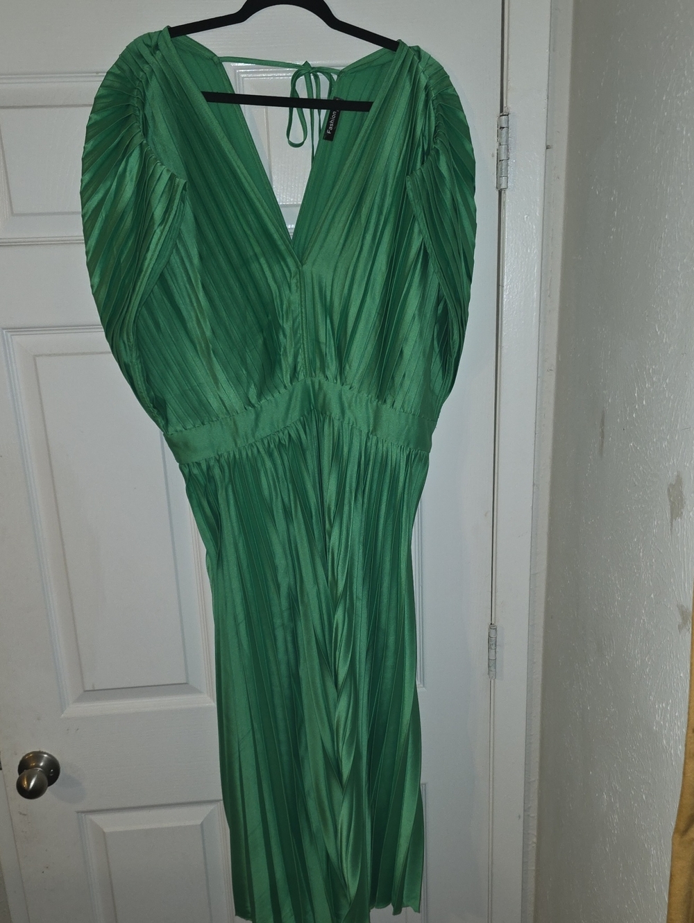 Emerald Green Pleated V-Neck Midi Dress